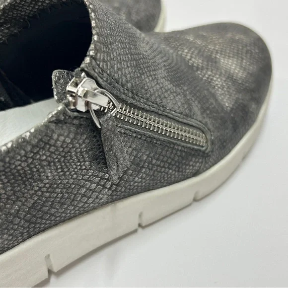 JOHNSTON & MURPHY Women’s Size 7 1/2 Silver Metallic Ankle Bootie - Picture 7 of 9